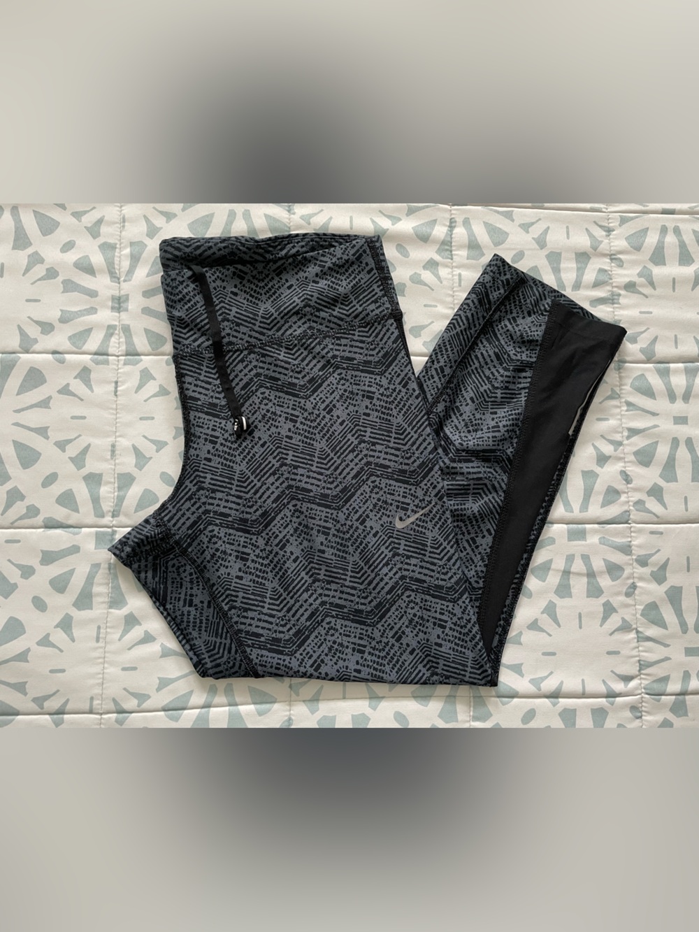 Nike Black & Gray Geometric Print Running Cropped Leggings